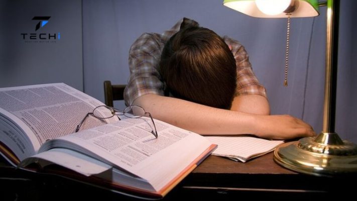 đeo tai nghe nhiều có tác hại gì việc học và công việc